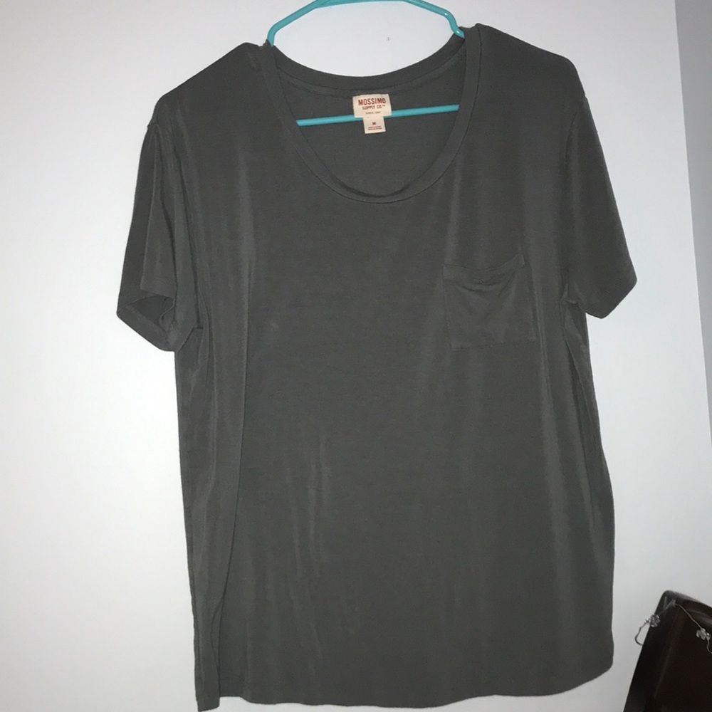 grey tee